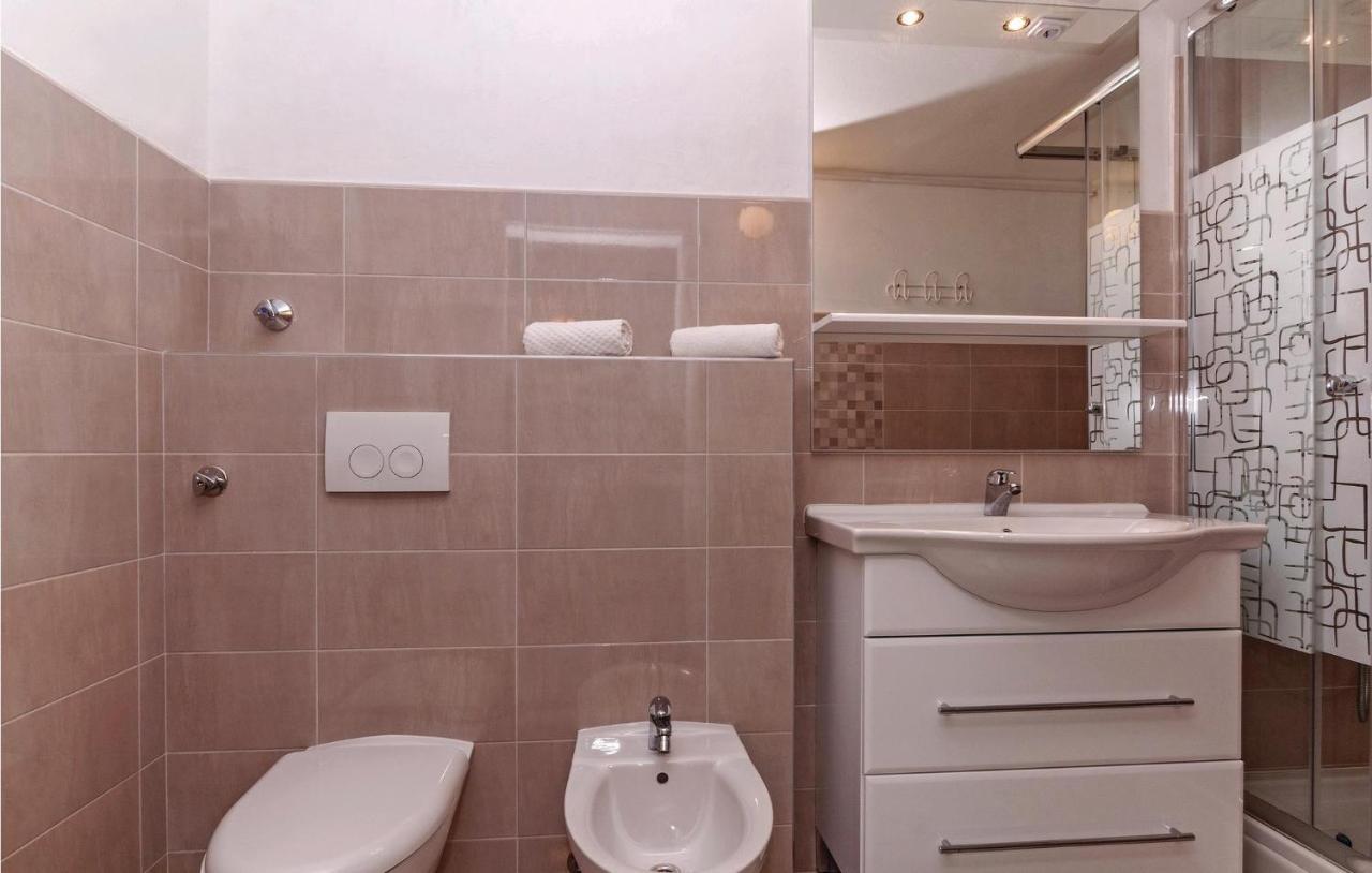 8 Bedroom Gorgeous Home In Kozino Luaran gambar