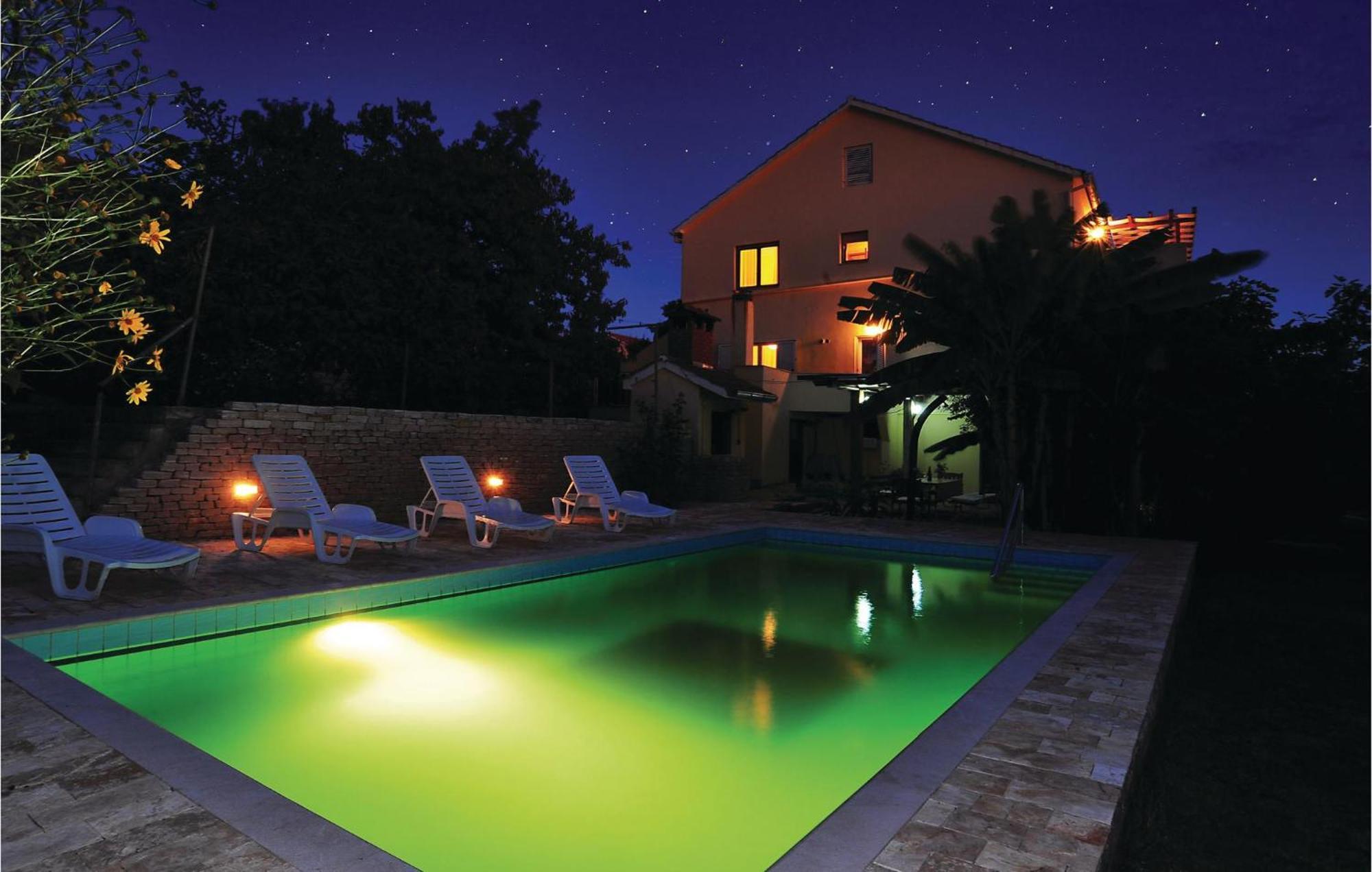 8 Bedroom Gorgeous Home In Kozino Luaran gambar