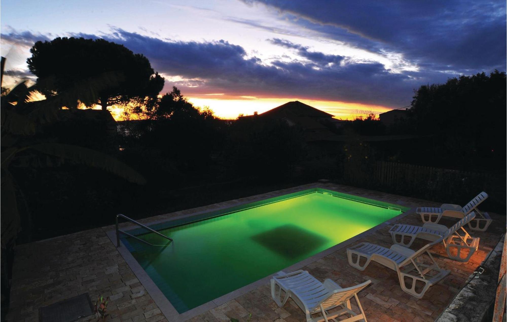 8 Bedroom Gorgeous Home In Kozino Luaran gambar