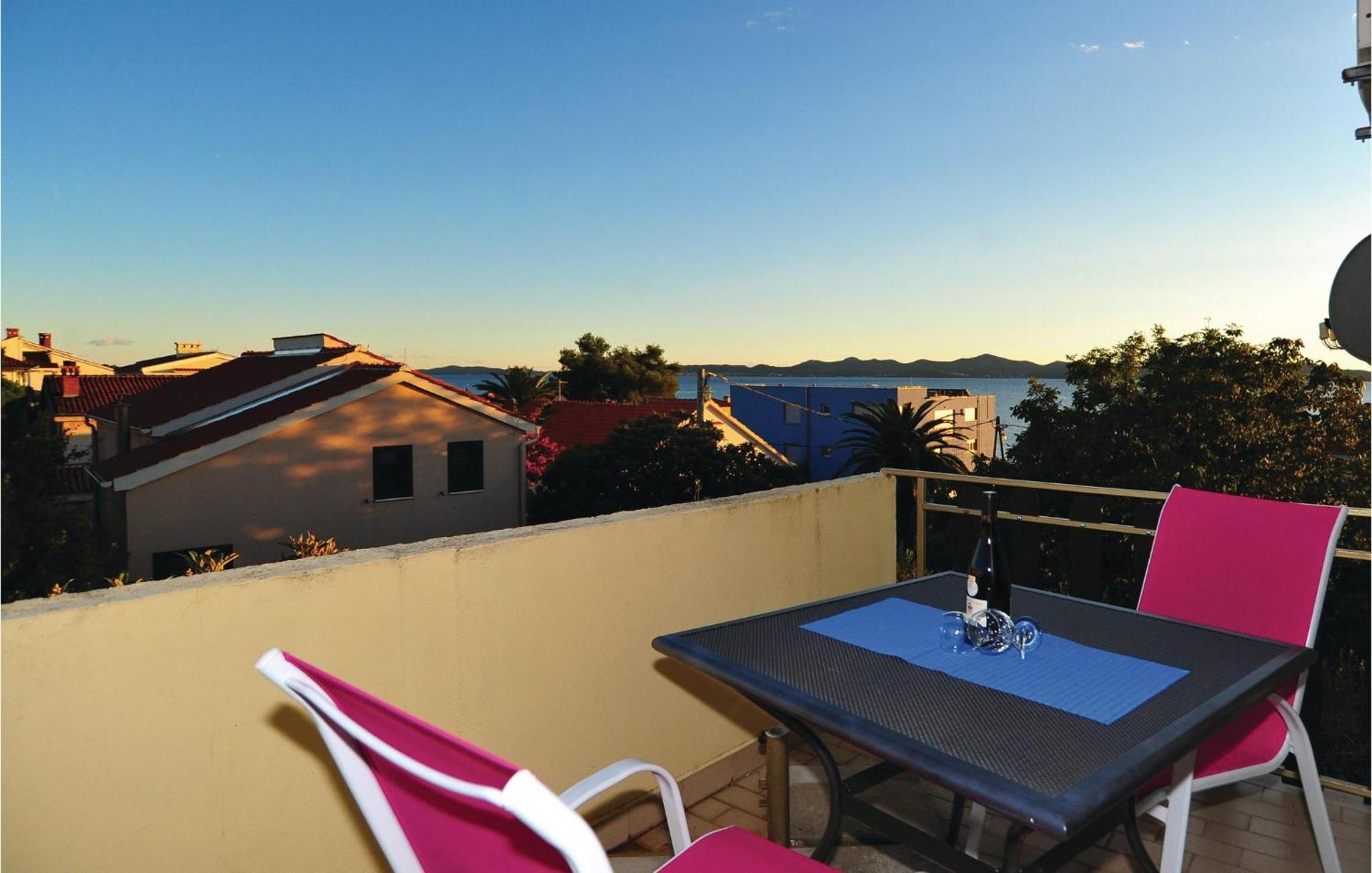 8 Bedroom Gorgeous Home In Kozino Luaran gambar