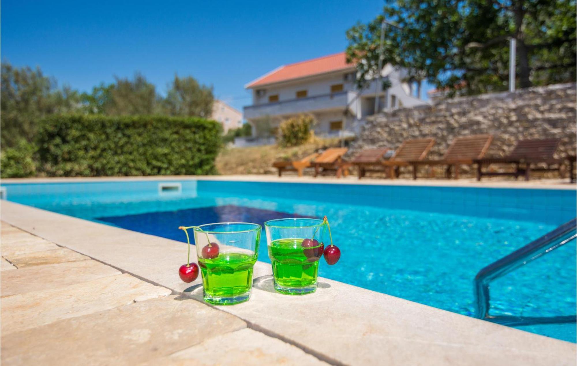 8 Bedroom Gorgeous Home In Kozino Luaran gambar