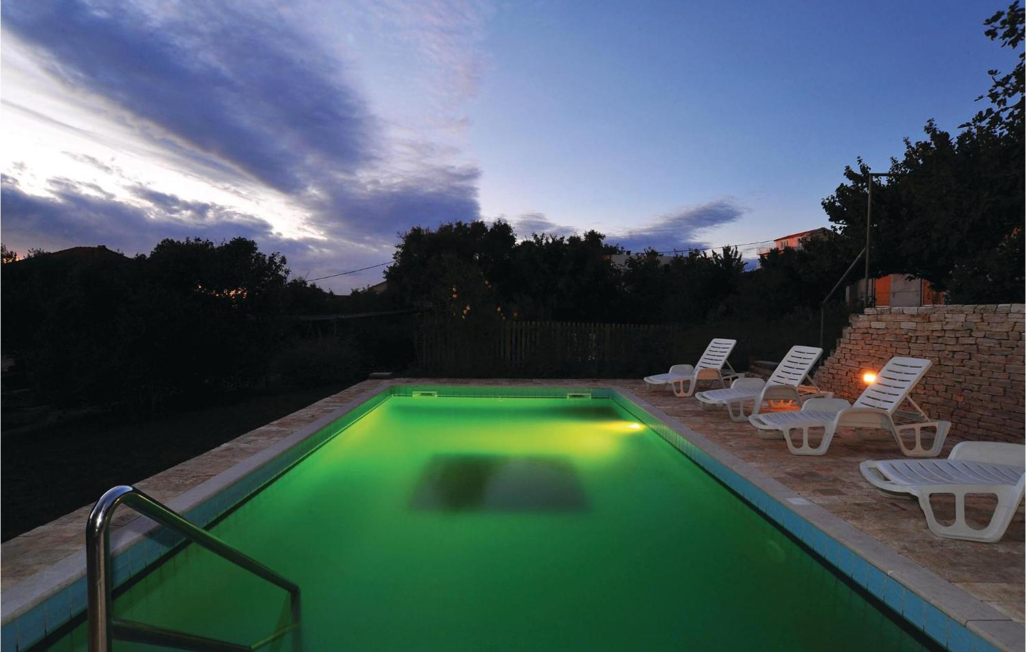8 Bedroom Gorgeous Home In Kozino Luaran gambar