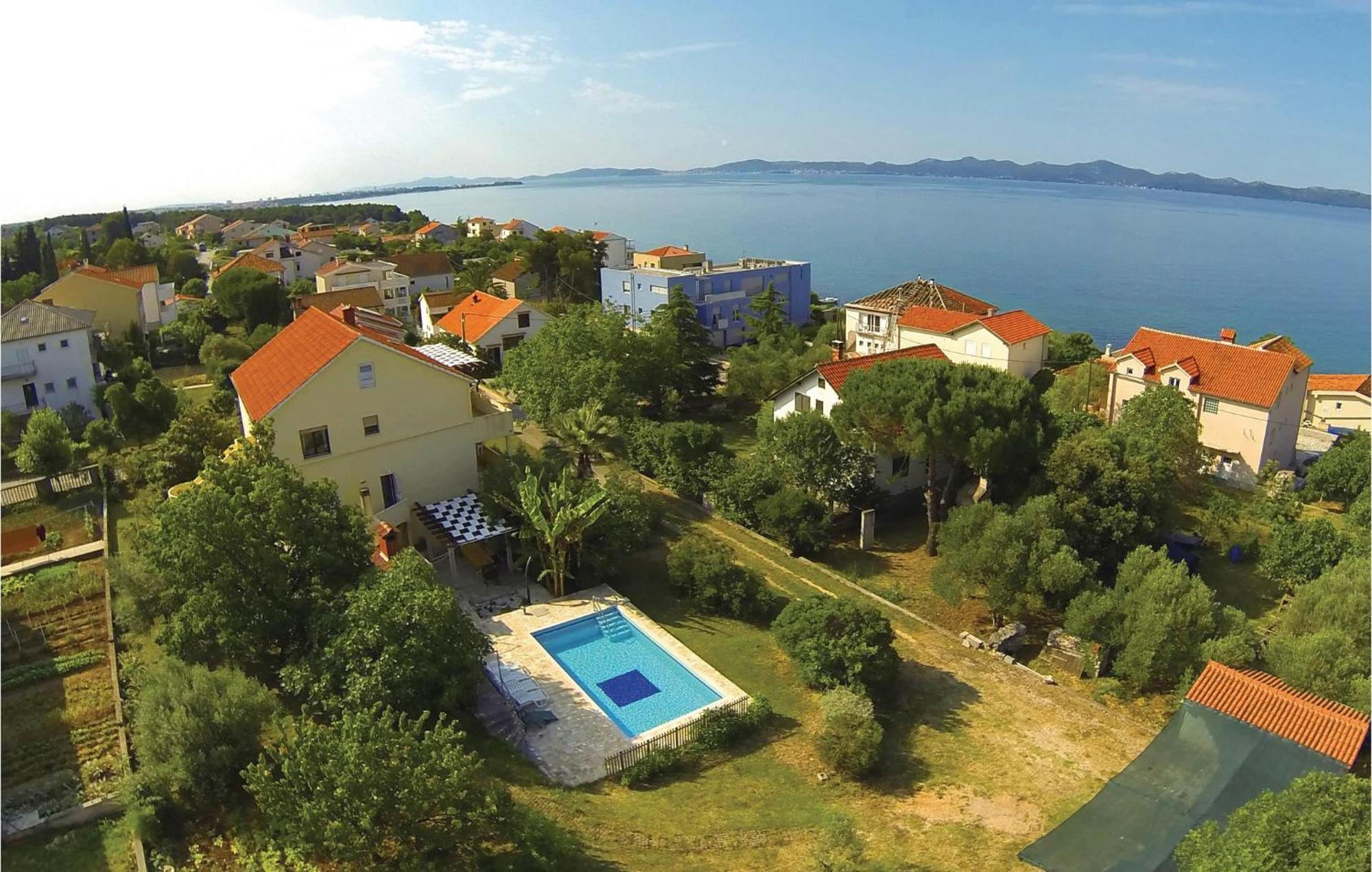 8 Bedroom Gorgeous Home In Kozino Luaran gambar