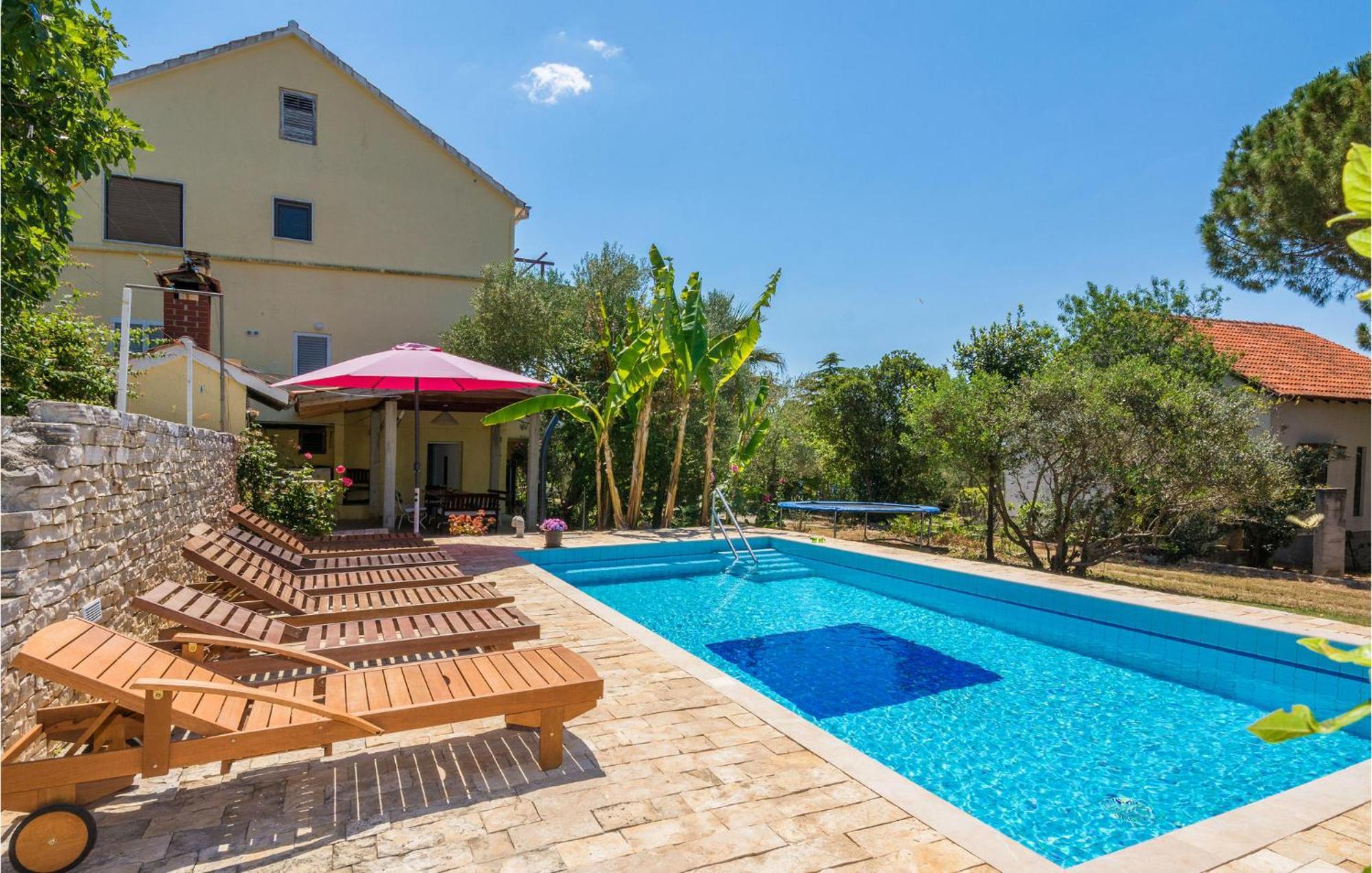 8 Bedroom Gorgeous Home In Kozino Luaran gambar