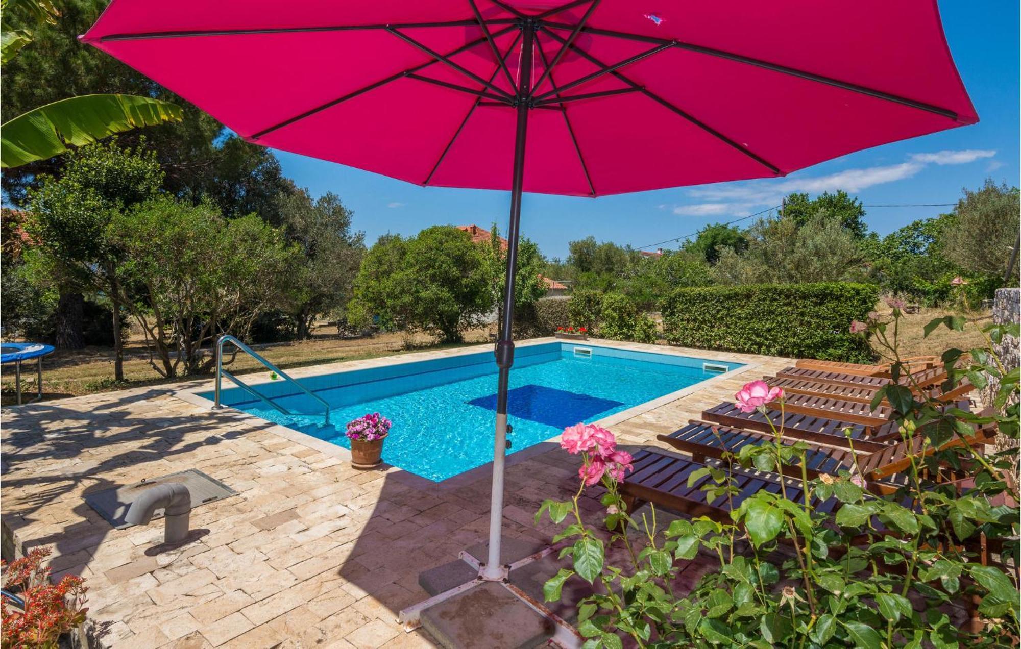 8 Bedroom Gorgeous Home In Kozino Luaran gambar