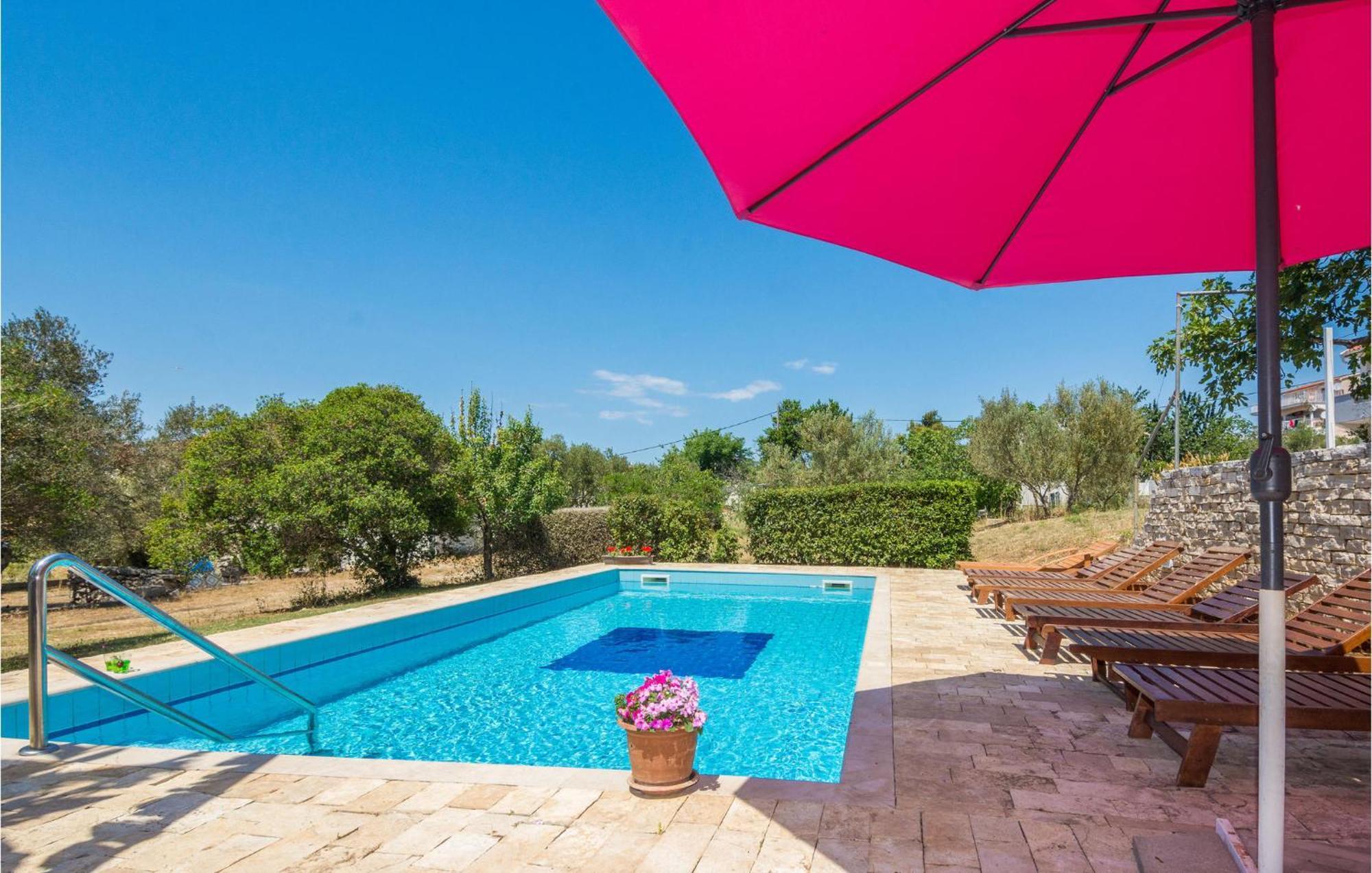 8 Bedroom Gorgeous Home In Kozino Luaran gambar