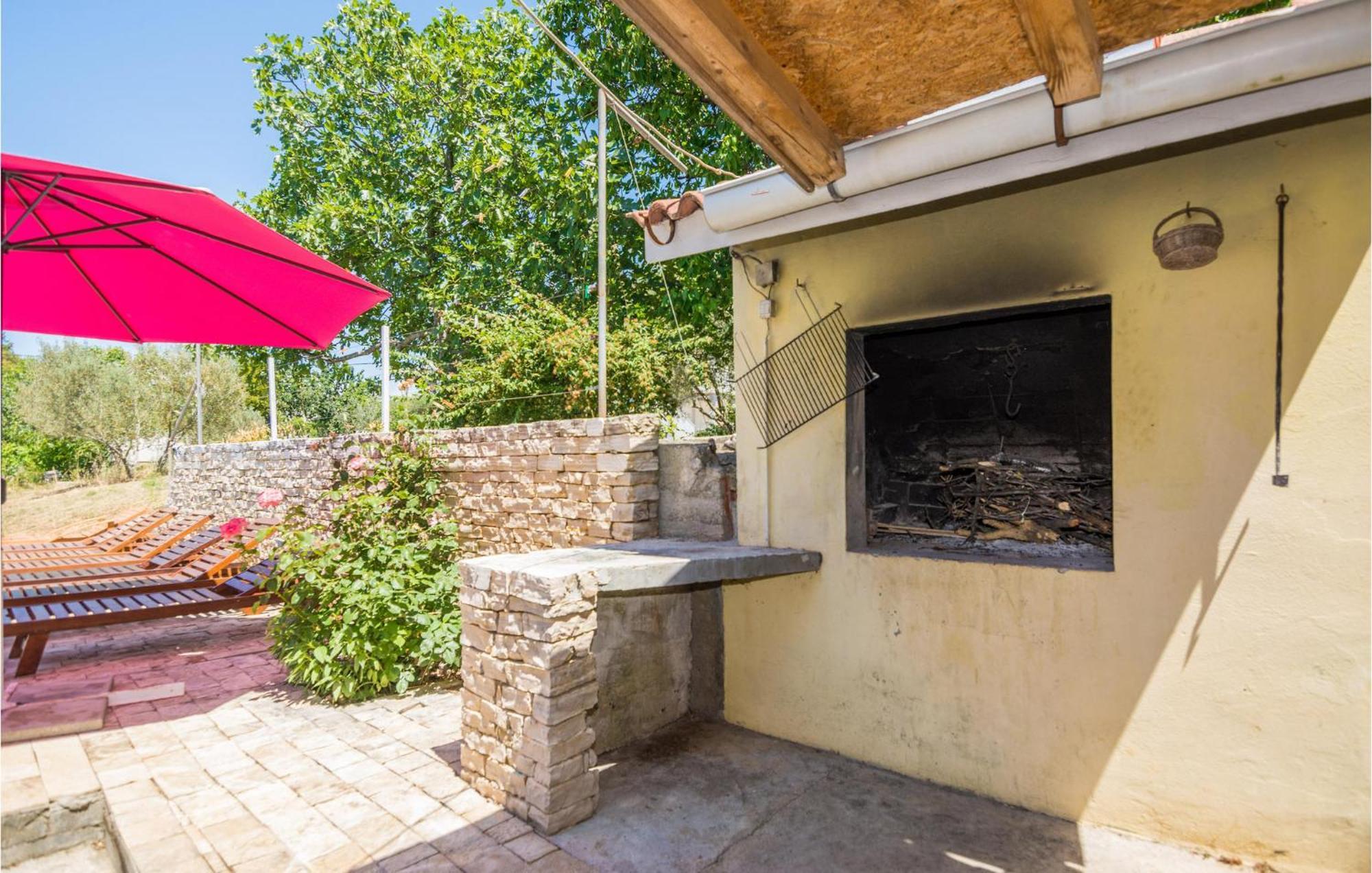 8 Bedroom Gorgeous Home In Kozino Luaran gambar