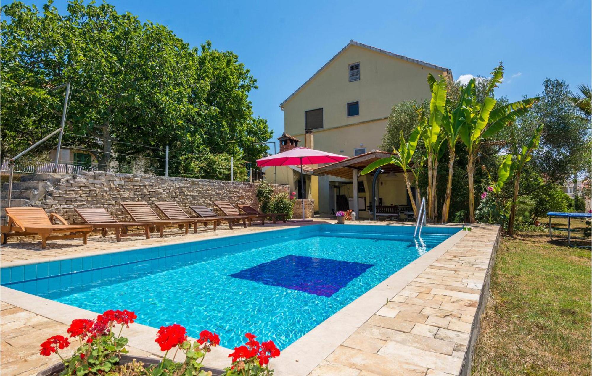8 Bedroom Gorgeous Home In Kozino Luaran gambar